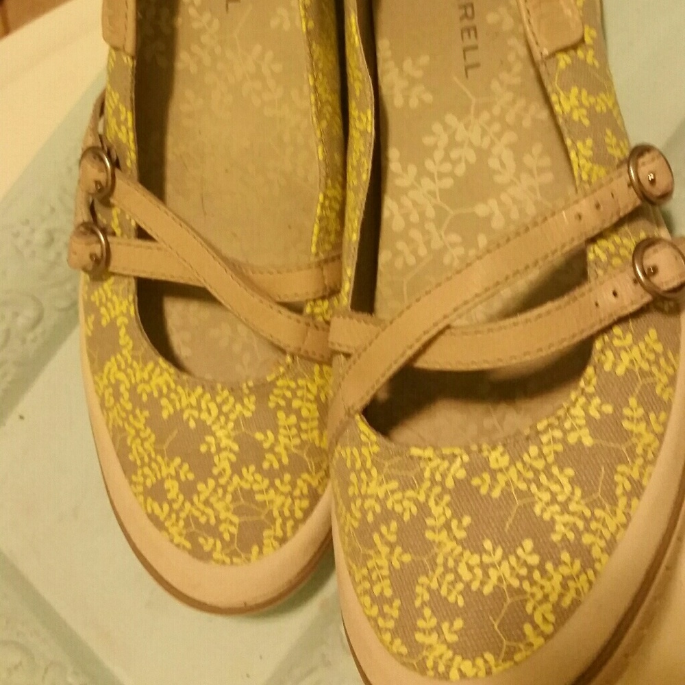 Super cute merrell shoes
